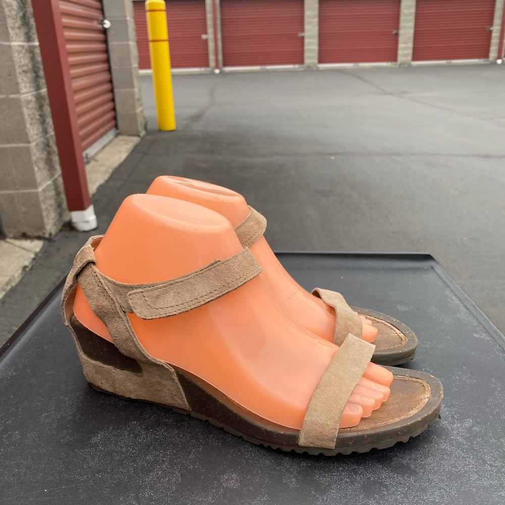 Teva 1001848 Ladies Tan Leather Wedge Ankle Strap Sandals Size 8.5 - Picture 2 of 14